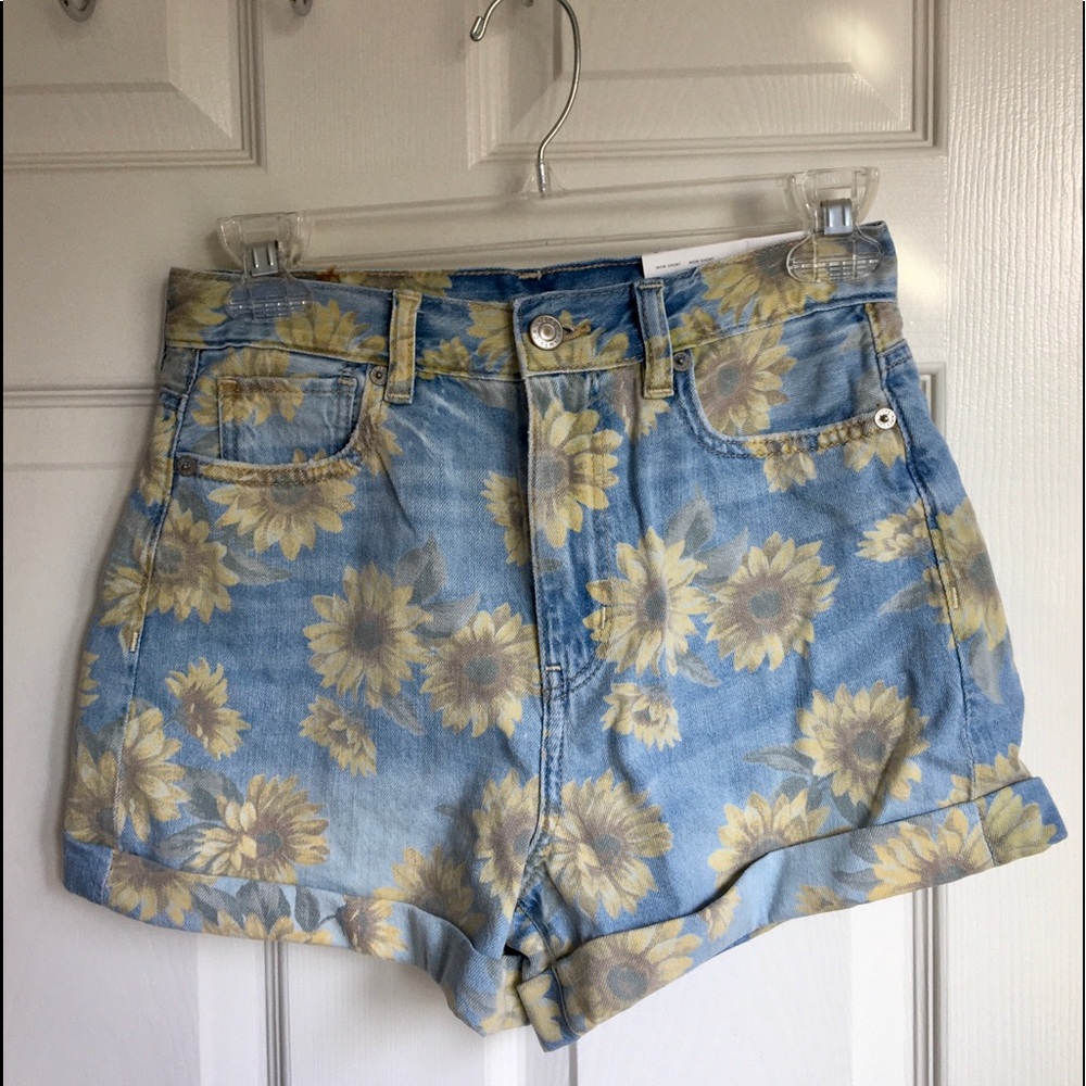 NWT American Eagle light blue sunflower mom shorts